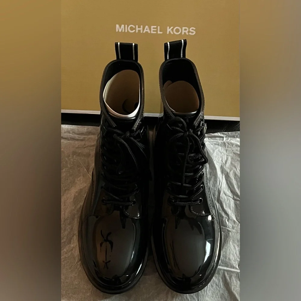 NIB NWT MICHAEL Michael Kors Tavie Combat Rain Boot Water Resistant Size 9 - Picture 4 of 14